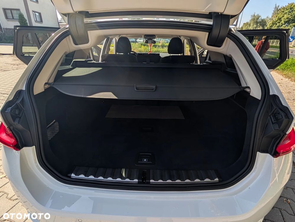 BMW Seria 3 318i Sport Line - 23