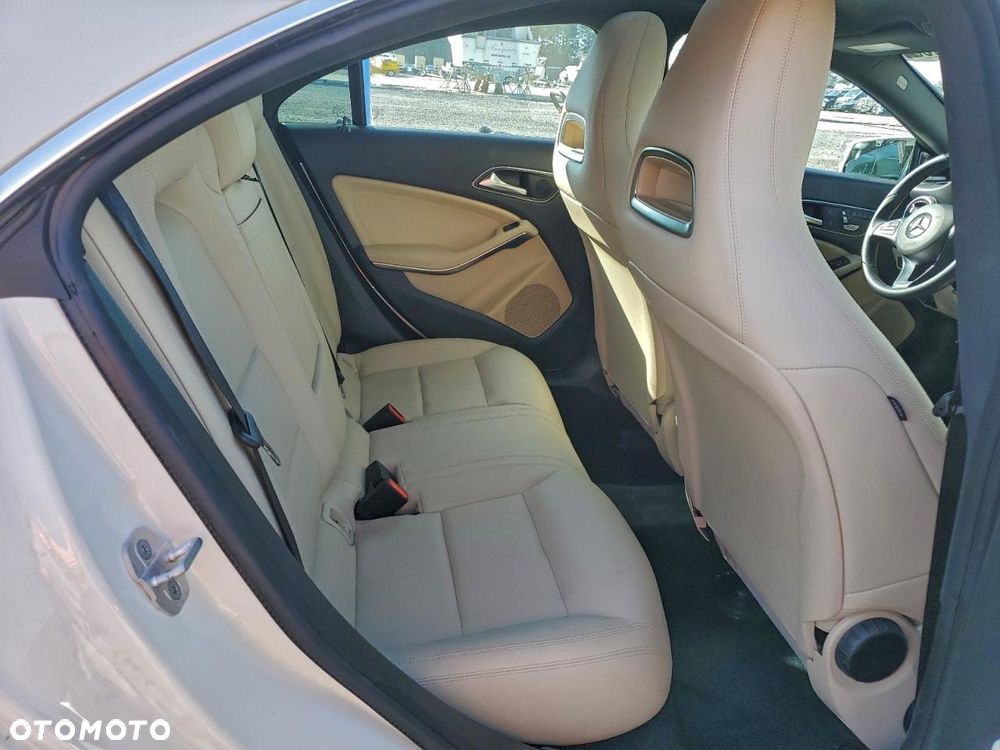 Mercedes-Benz CLA 250 4Matic 7G-DCT - 9