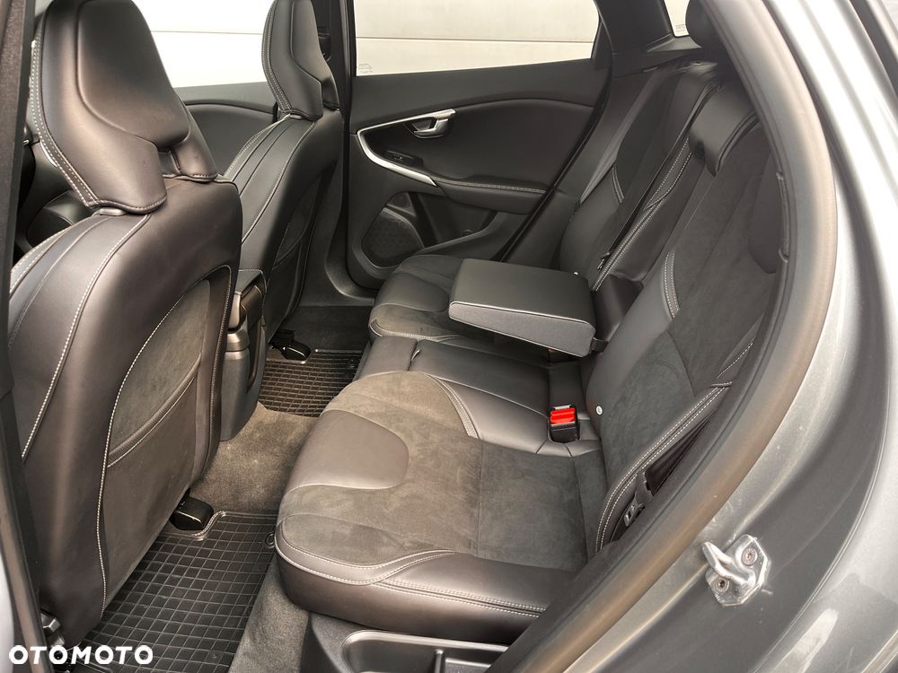 Volvo V40 T3 Geartronic RDesign - 35