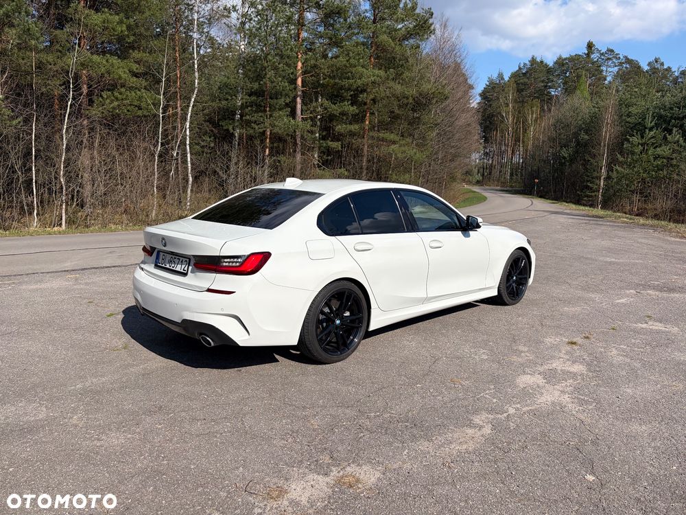 BMW Seria 3 330i M Sport - 6