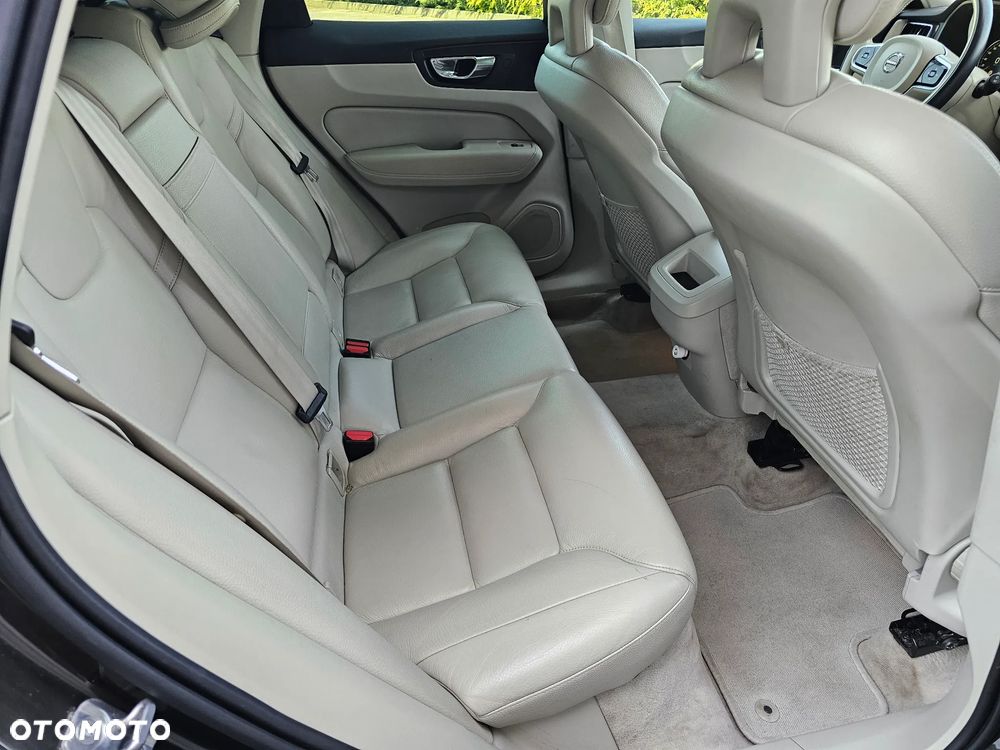 Volvo XC 60 D4 AWD Momentum - 16