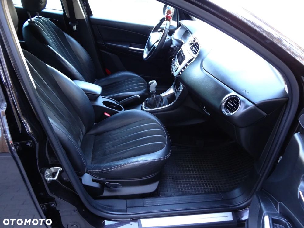 Lancia Delta 1.4 T-Jet 16v Oro - 27