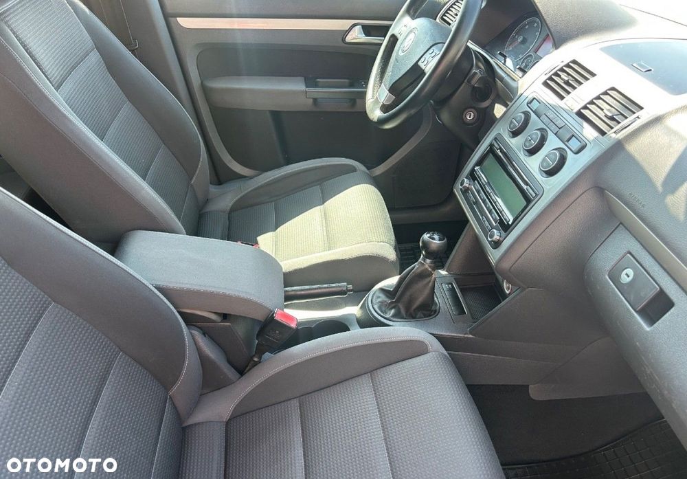Volkswagen Touran - 15