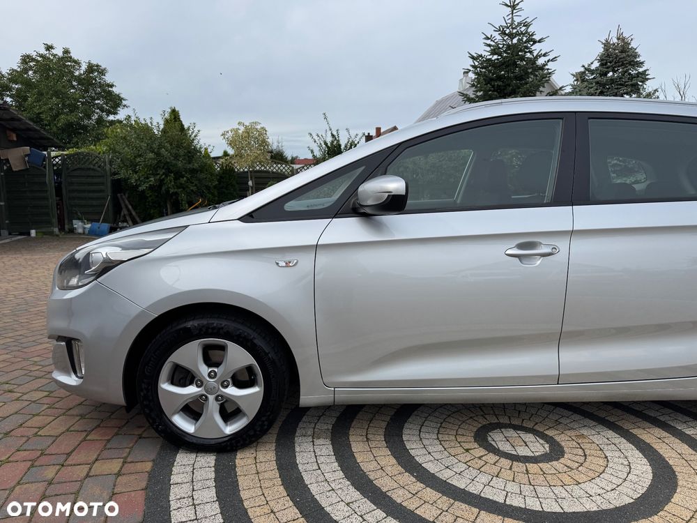 Kia Carens - 10