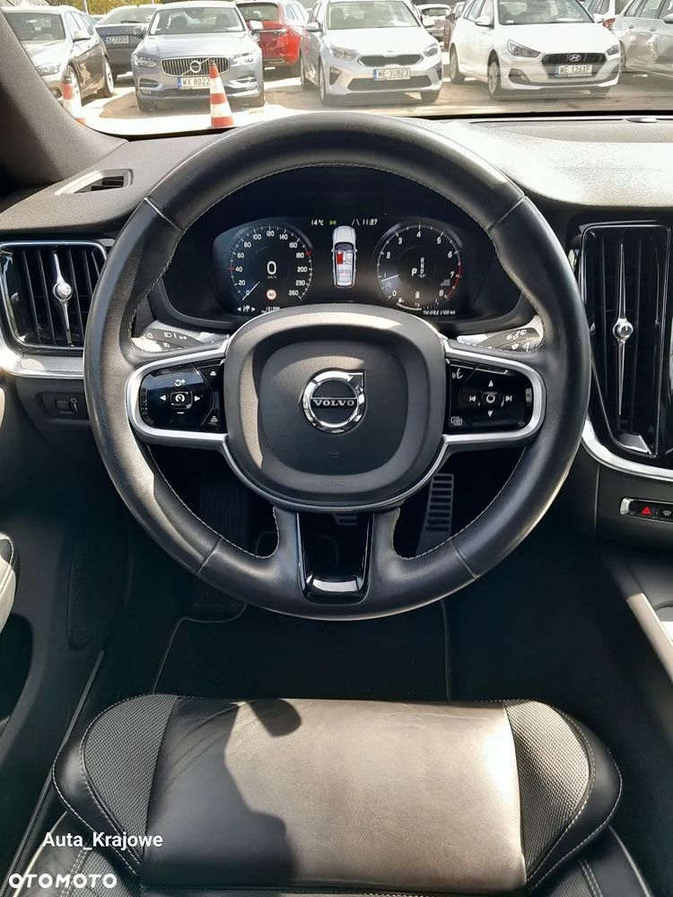 Volvo V60 B3 B R-Design - 11