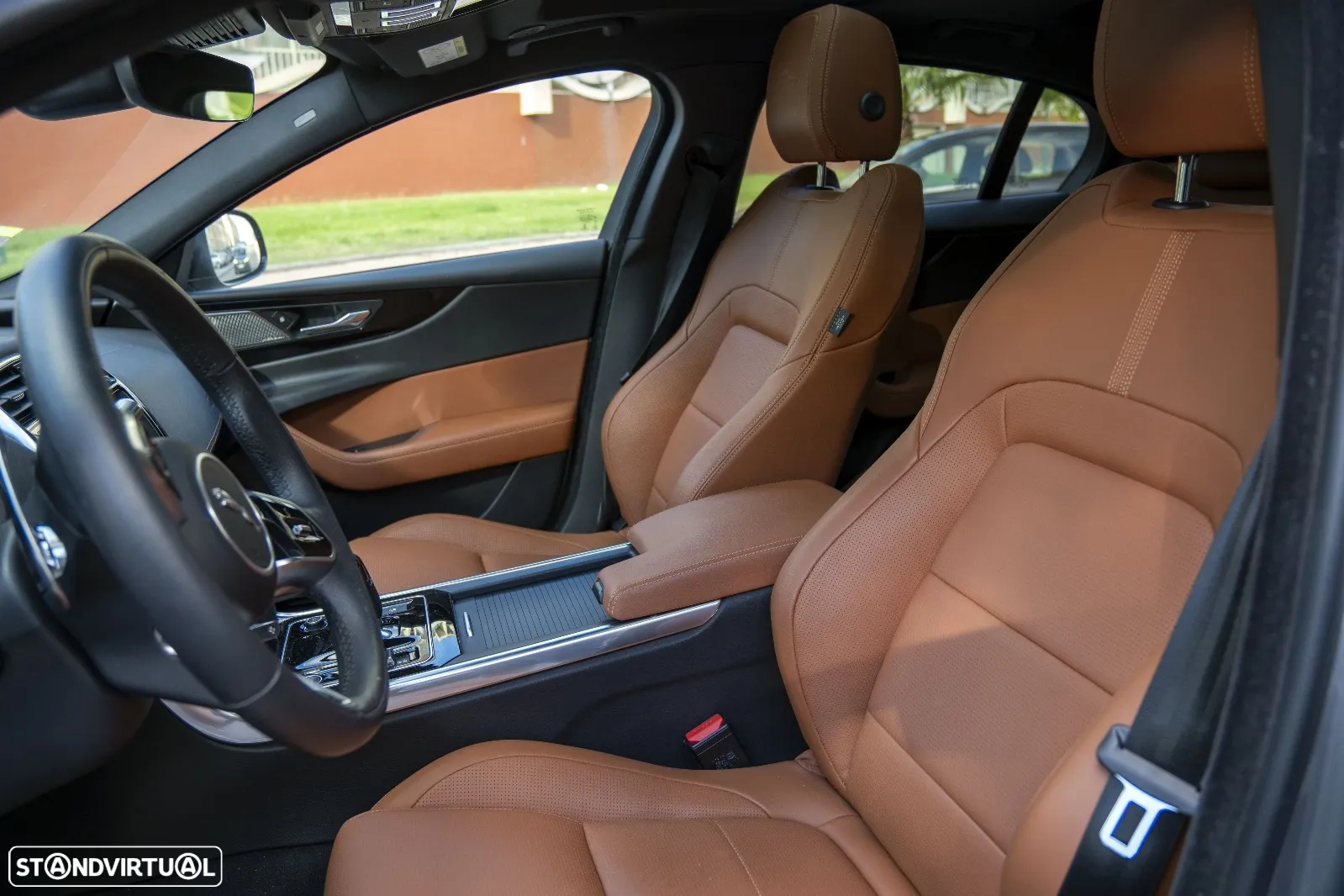 Jaguar XE 2.0 i4 R-Dynamic Black - 12