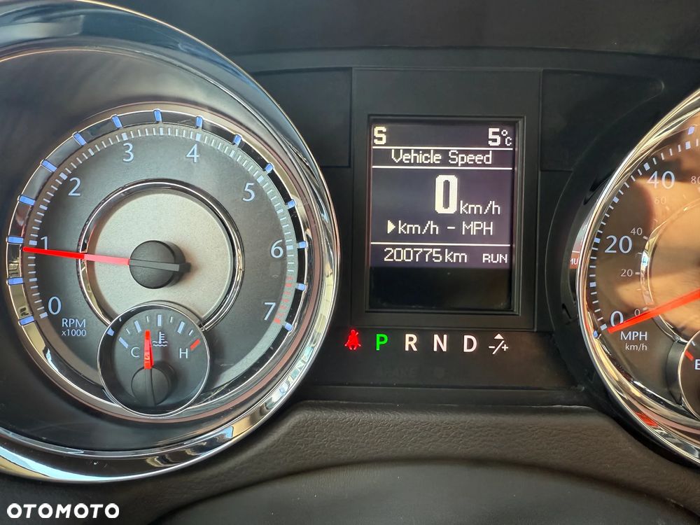 Chrysler Town & Country 3.6 Touring - 25