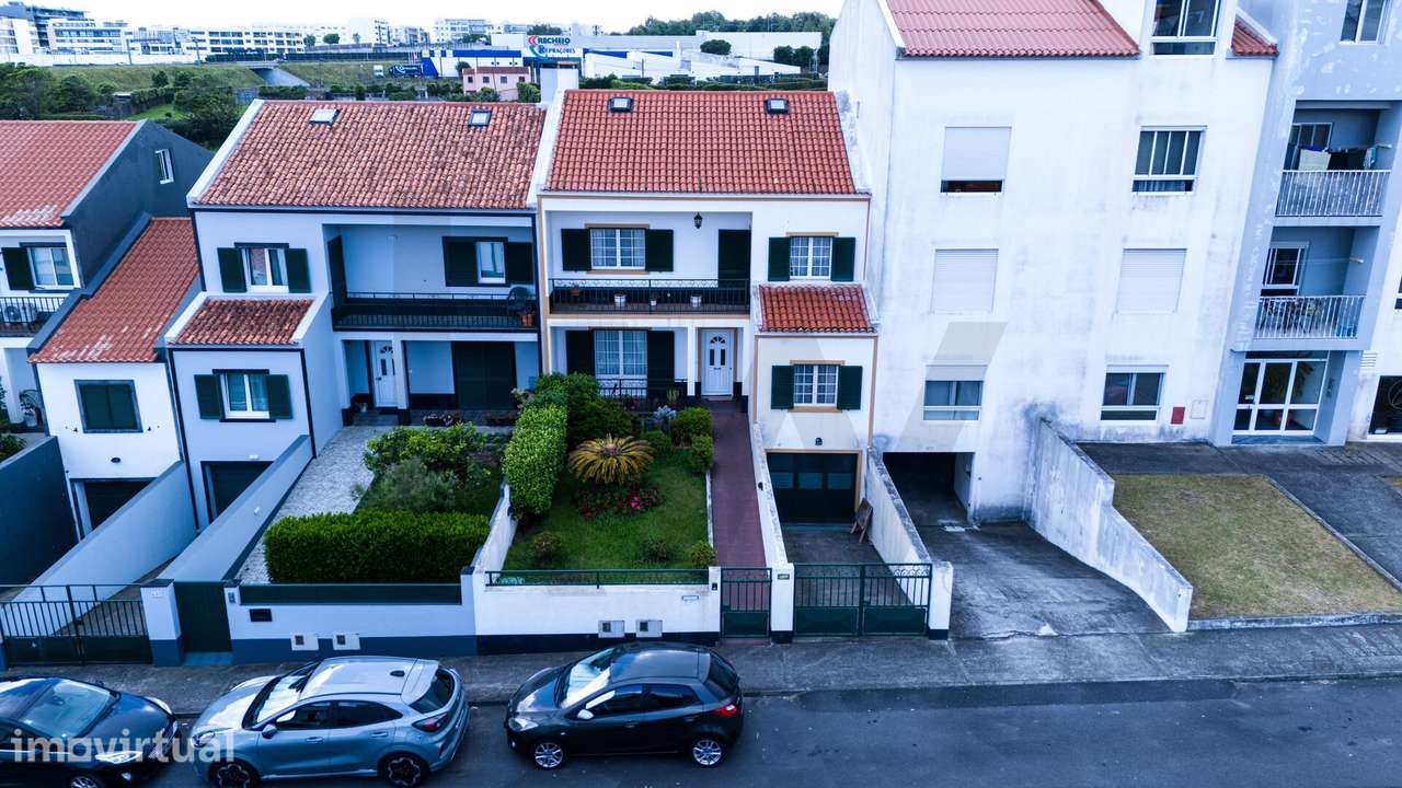 Moradia T4 com Garagem, Ampla Área Exterior e Potencial de Investiment - Grande imagem: 5/60