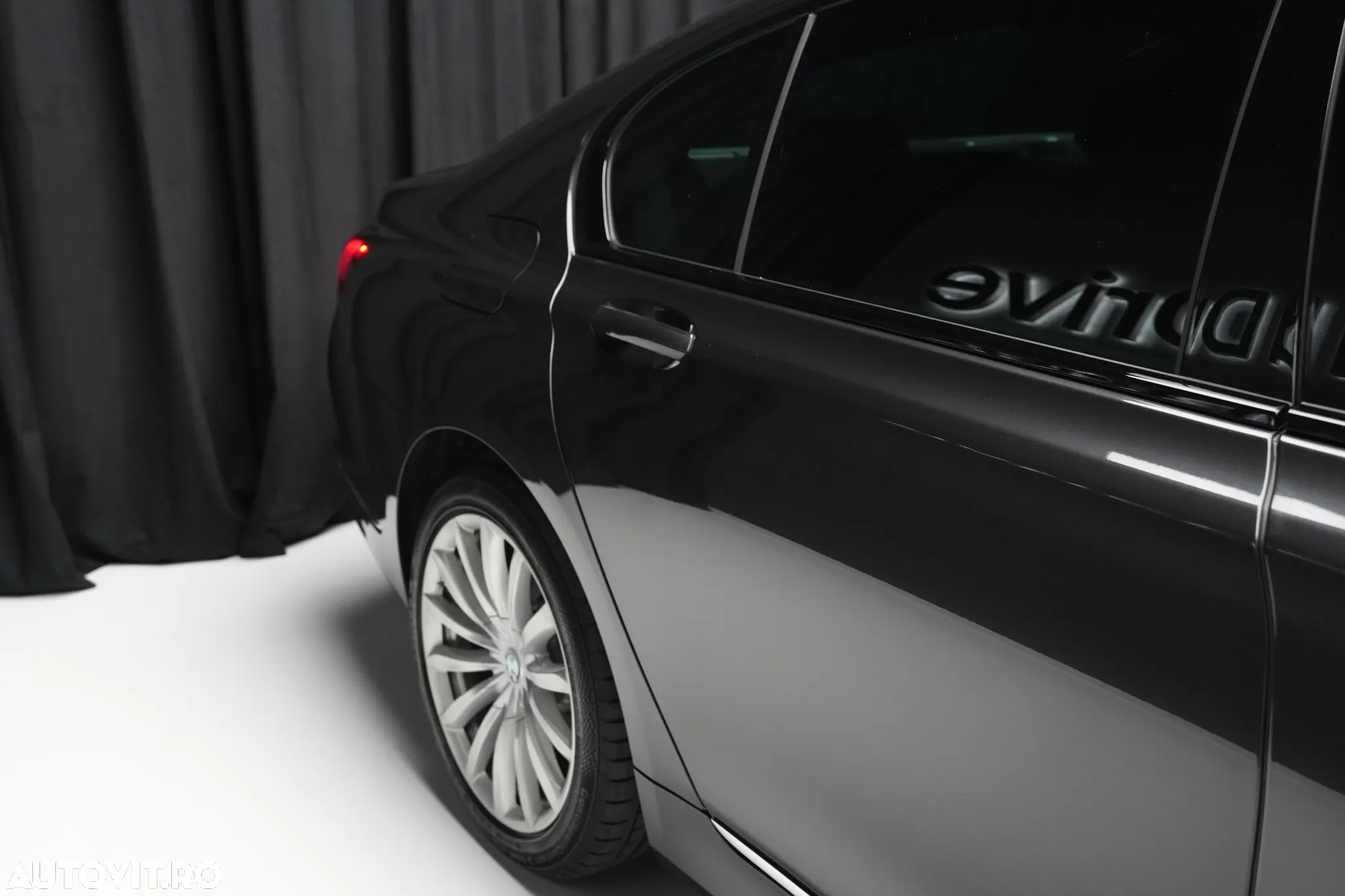 BMW Seria 7 740d xDrive MHEV - 10