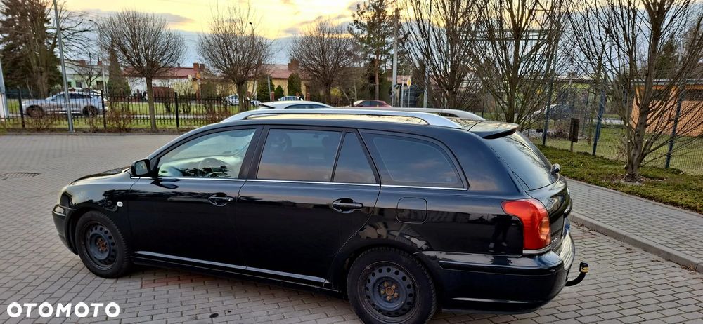 Toyota Avensis 1.8 VVT-i Sol - 2