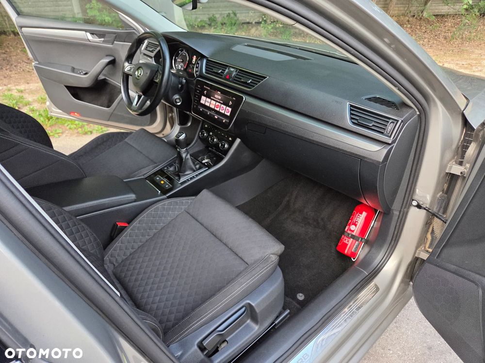 Skoda Superb 2.0 TDI Sportline - 11