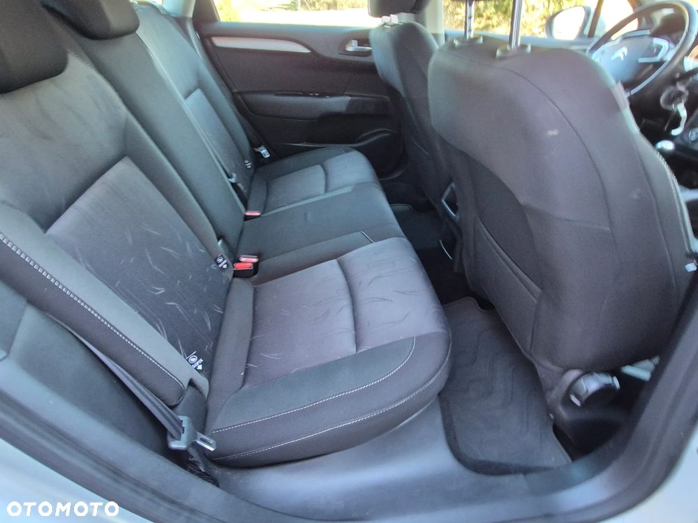 Citroën C4 VTi 120 Attraction - 28