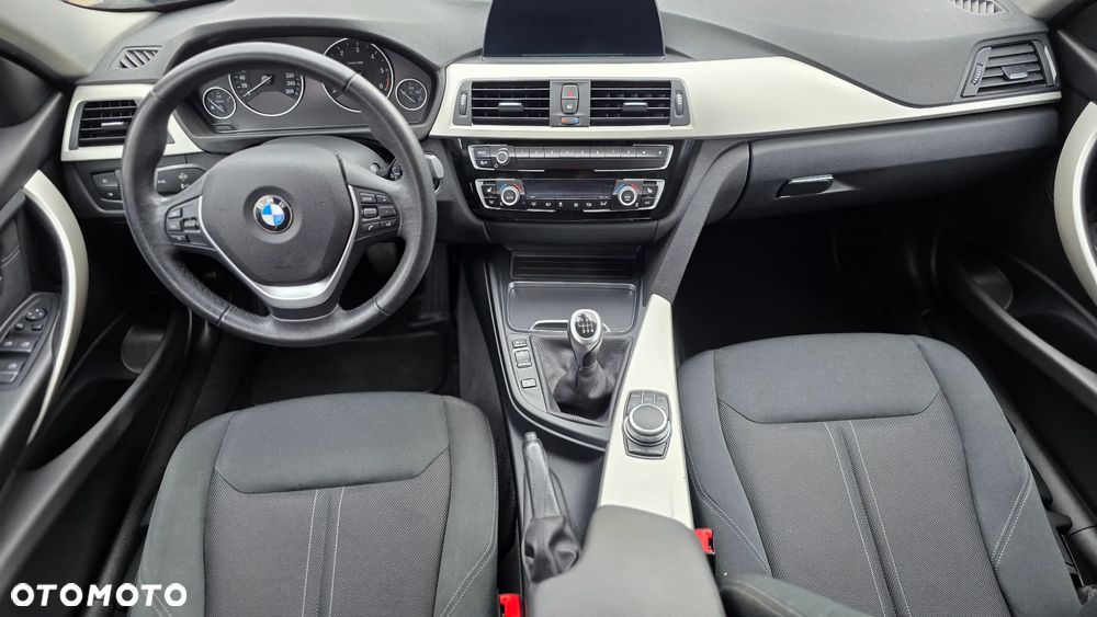 BMW Seria 3 318d Sport Line - 15
