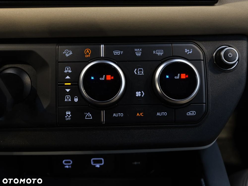 Land Rover Defender 2.0 P300 SE - 25