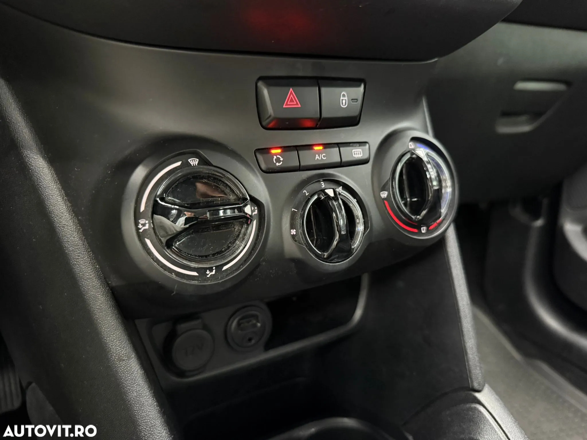 Peugeot 208 1.2 L PureTech Access - 12