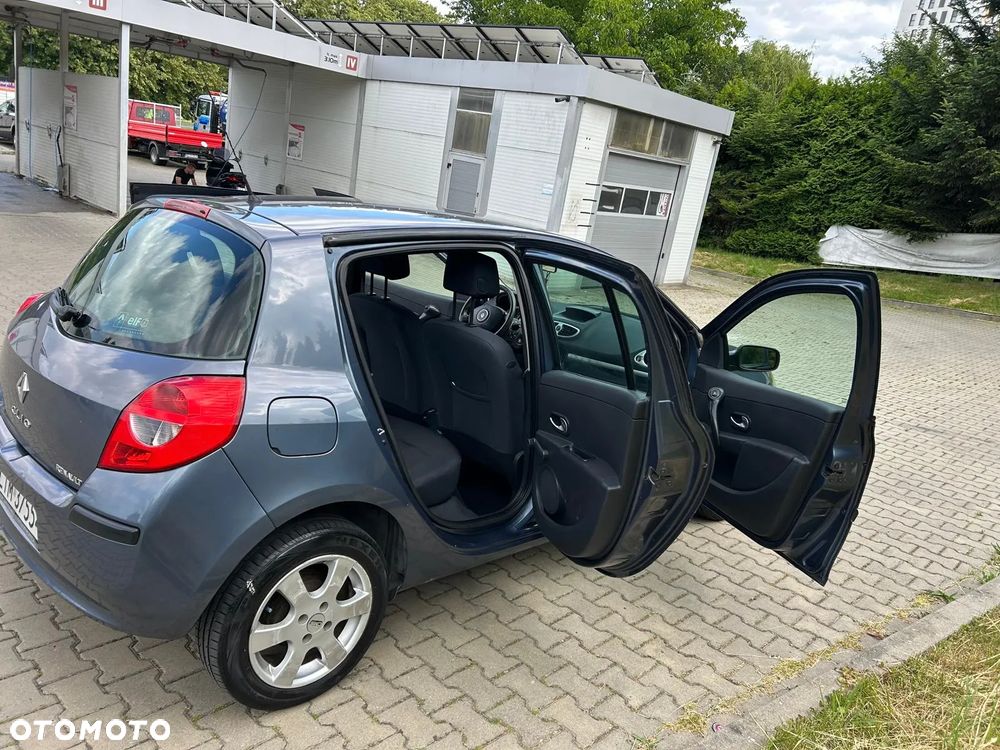 Renault Clio 1.2 16V Alize - 15