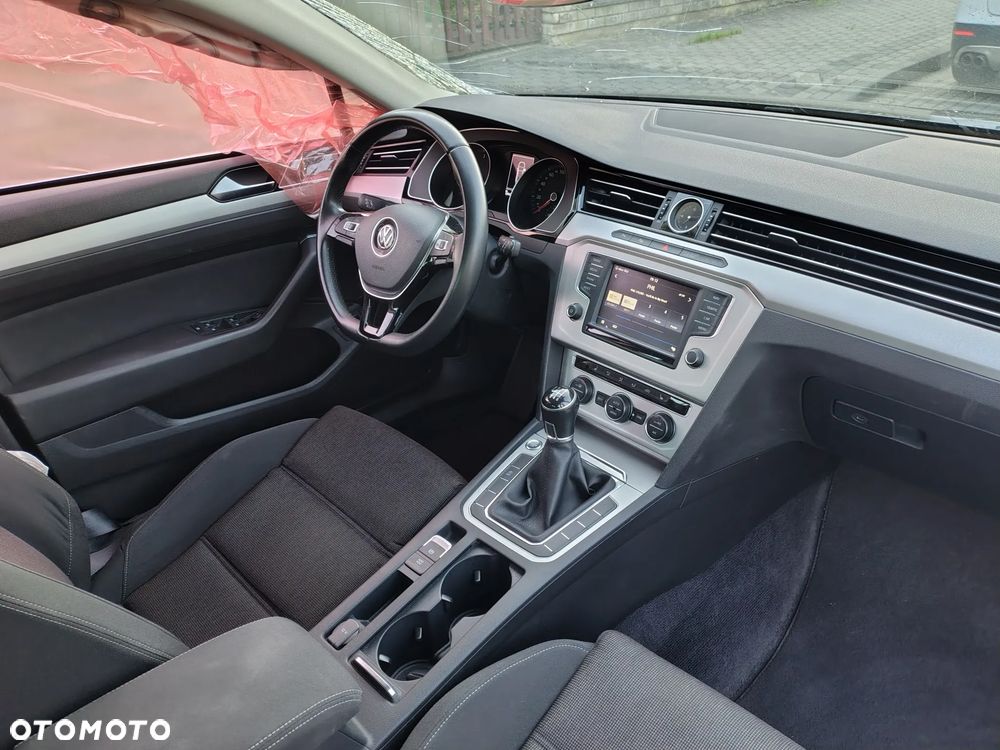 Volkswagen Passat - 21