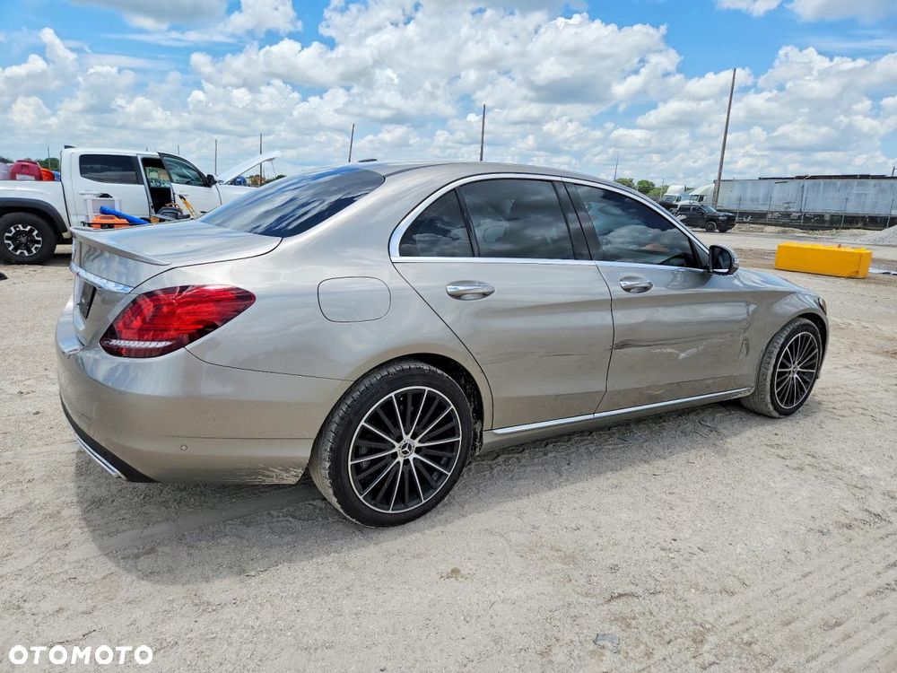 Mercedes-Benz Klasa C 300 9G-TRONIC - 4