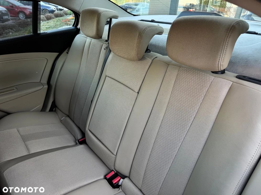 Renault Fluence 1.6 16V Authentique - 22