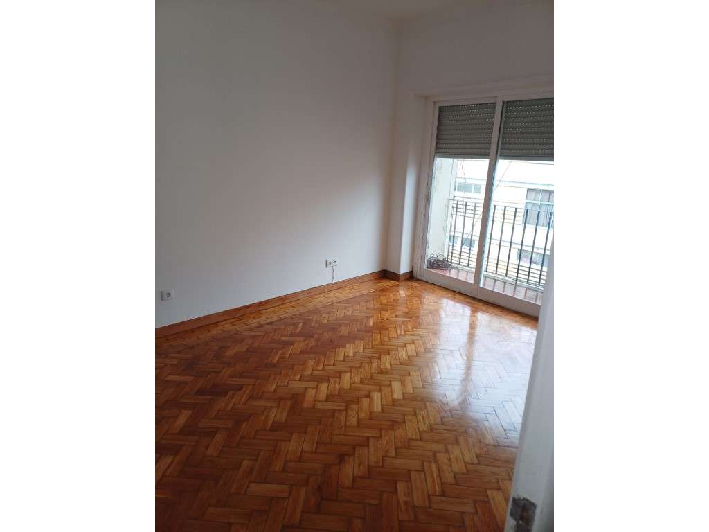Apartamento T2 com Varanda - Queluz - Grande imagem: 5/14