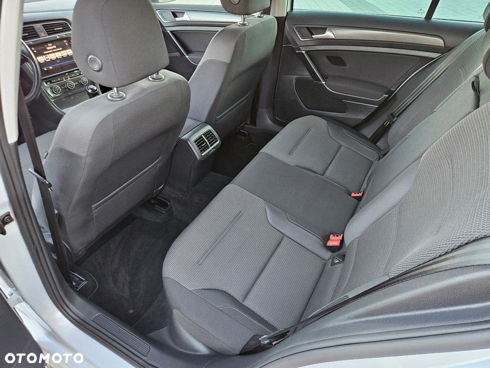Volkswagen Golf - 17
