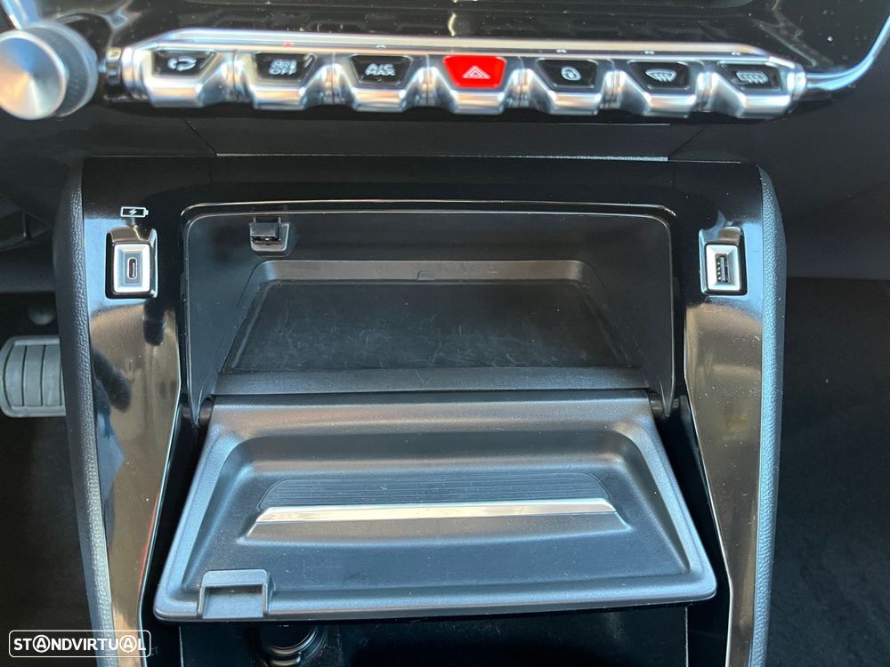 Peugeot 2008 1.5 BlueHDi Allure EAT8 - 27