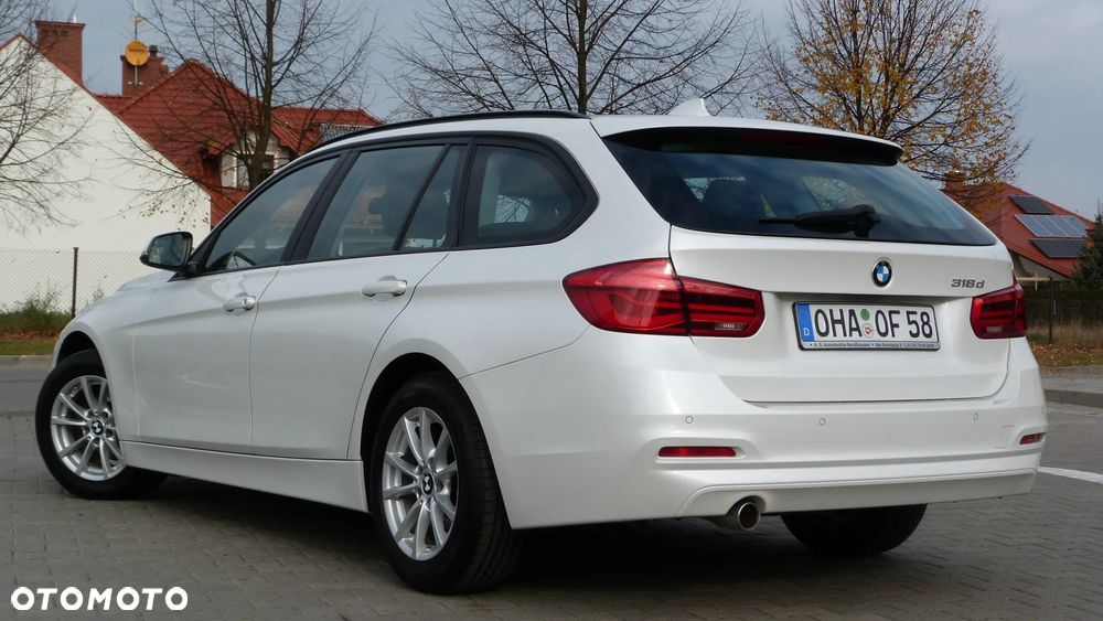 BMW Seria 3 318d Touring Sport Line - 34