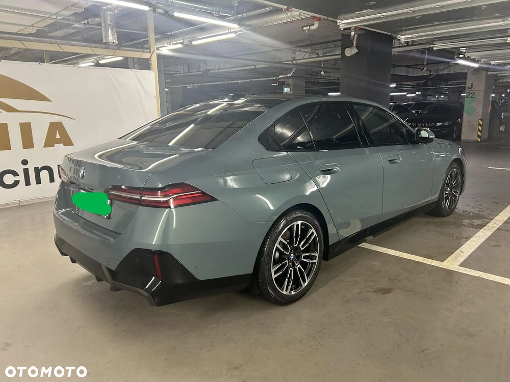 BMW Seria 5 520i mHEV M Sport - 3