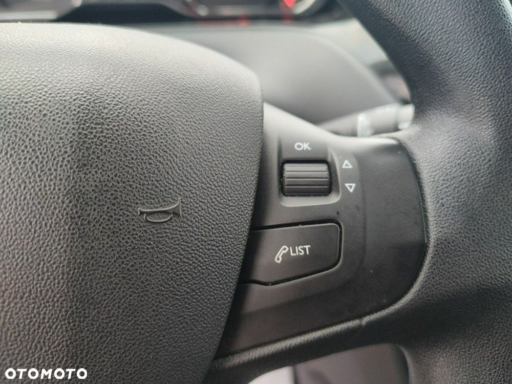 Peugeot 208 - 22