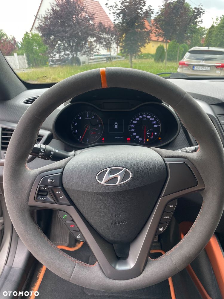 Hyundai Veloster - 10