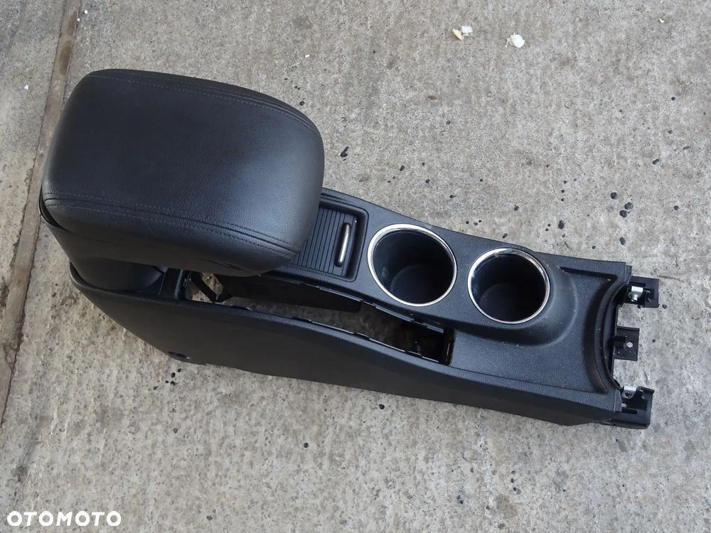 SCHOWEK ROLETKA TUNEL UCHWYT CUP HOLDER OPEL ZAFIRA C TOURER - 1