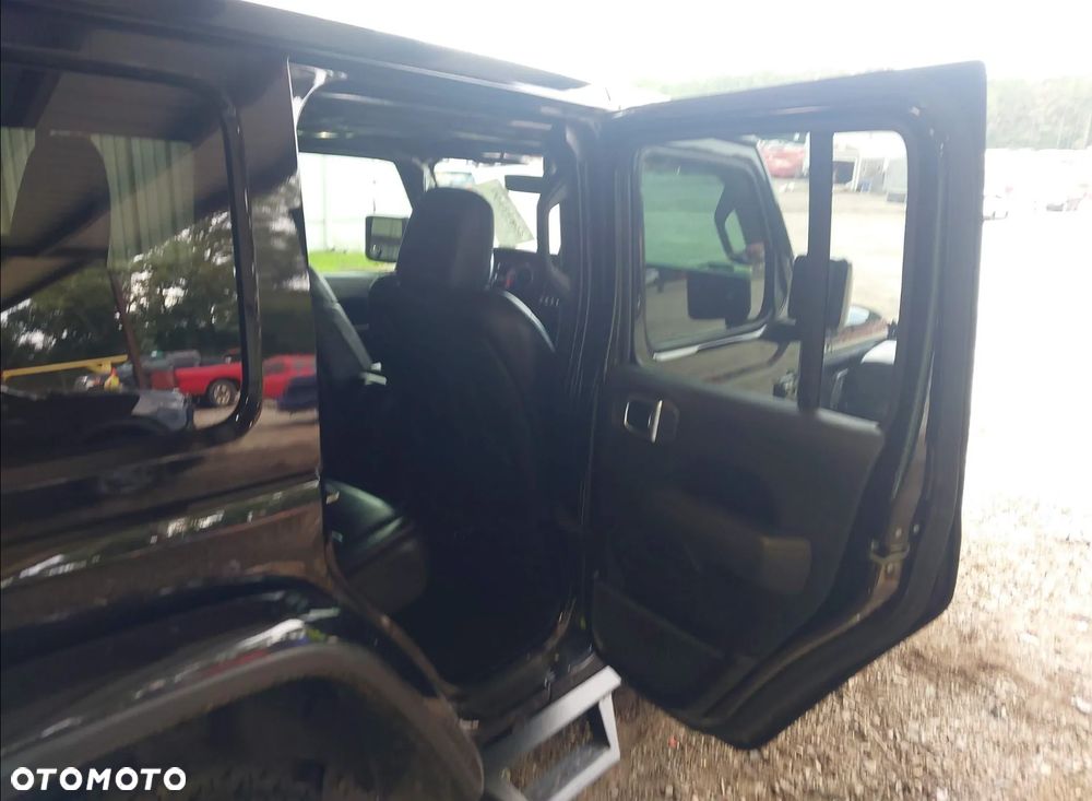 Jeep Wrangler - 12