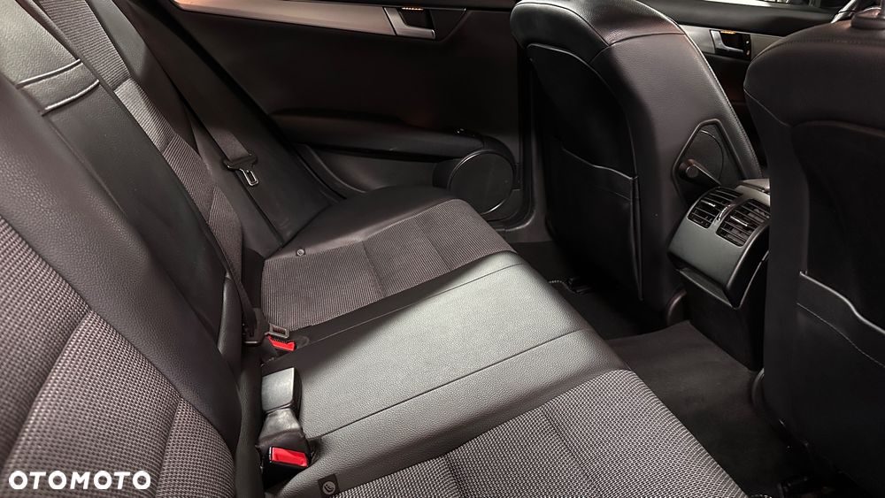 Mercedes-Benz Klasa C 180 BlueEFFICIENCY Avantgarde - 26