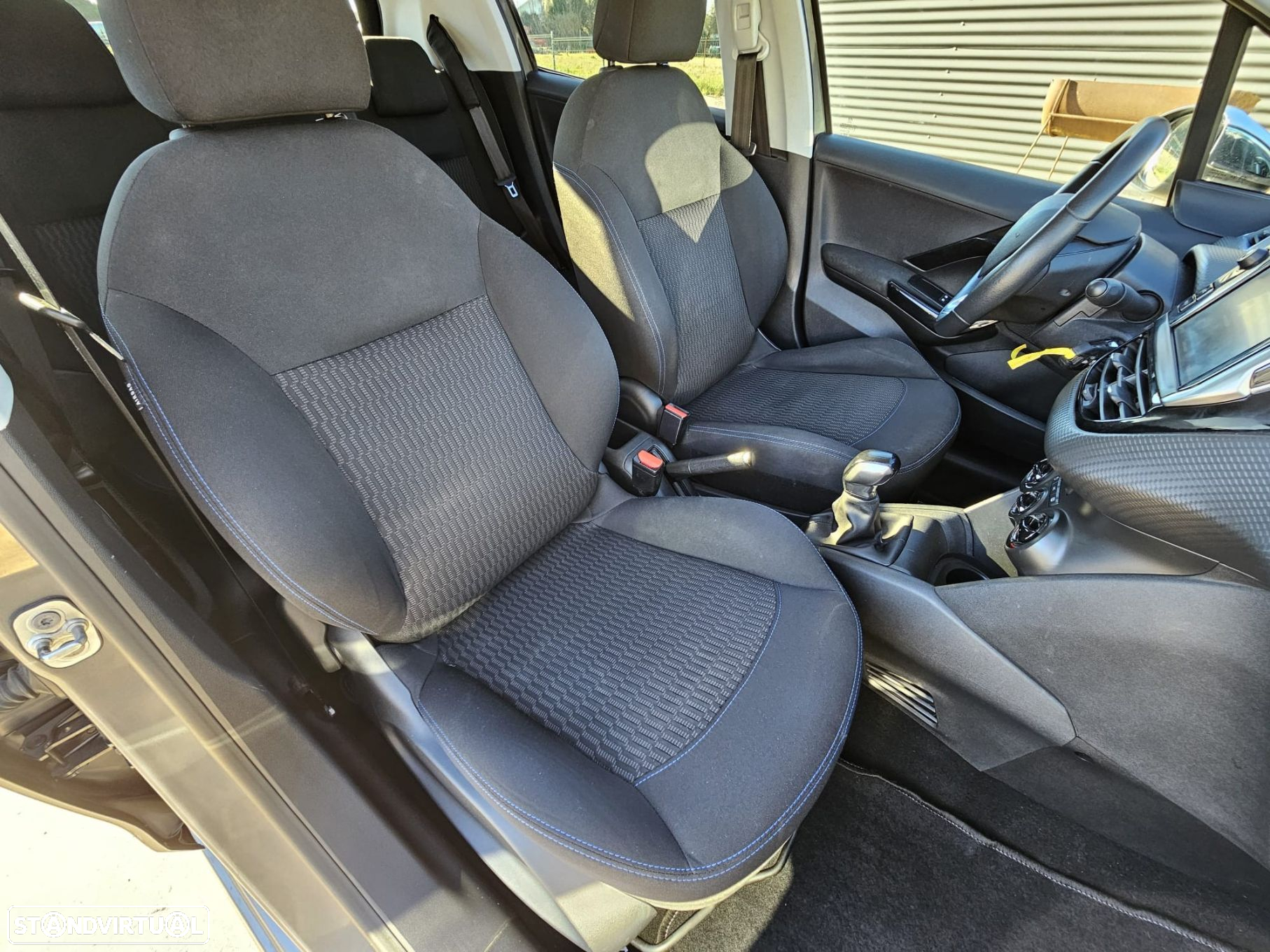 Peugeot 208 1.2 PureTech Signature - 24