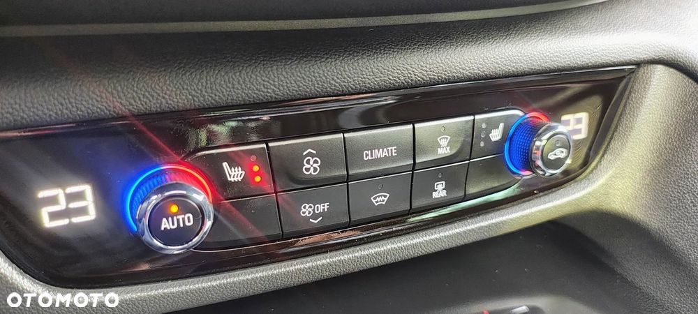 Opel Insignia 2.0 BiTrb D 4x4 Automatik Exclusive - 9