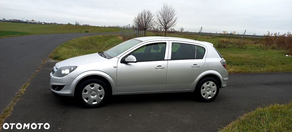 Opel Astra 1.6 Exklusiv - 1