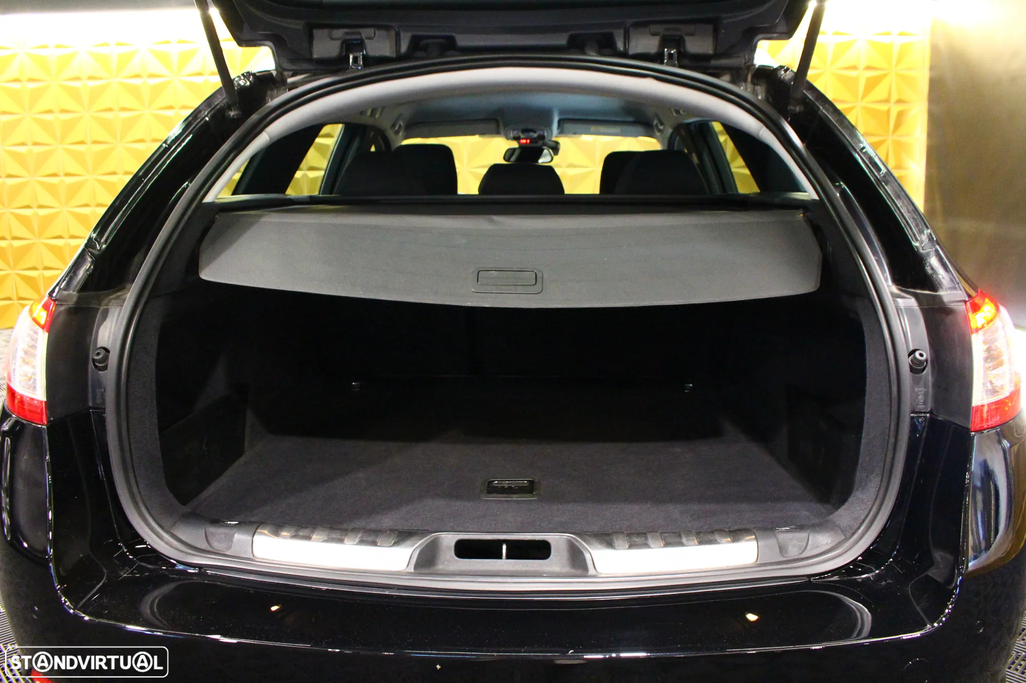 Peugeot 508 SW 1.6 BlueHDi Active - 27