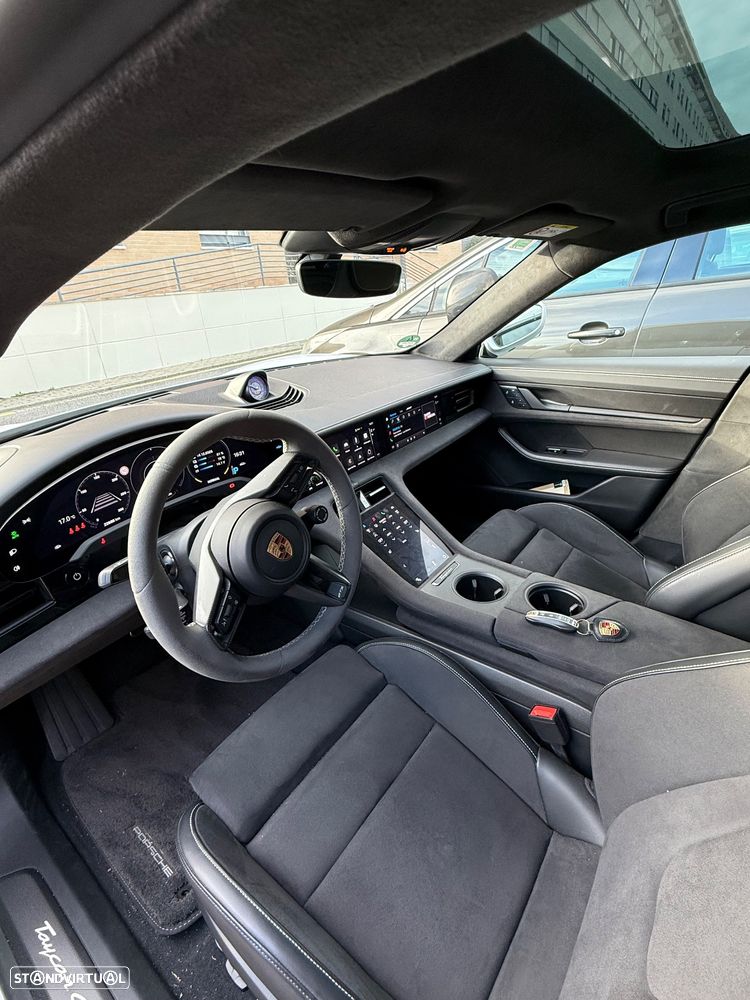 Porsche Taycan GTS - 12