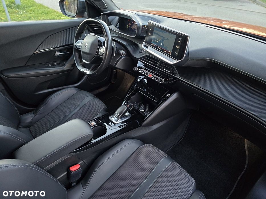 Peugeot 2008 PureTech 130 EAT8 GT - 38