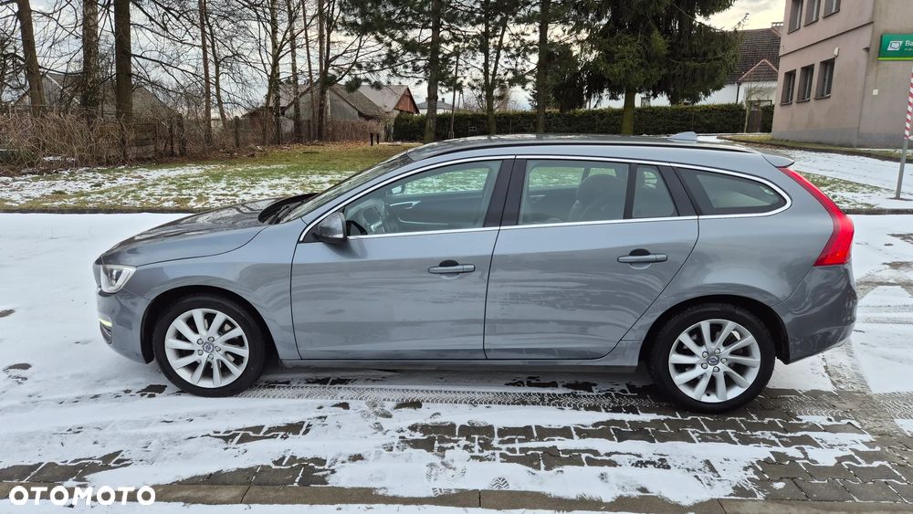 Volvo V60 D2 Summum - 2