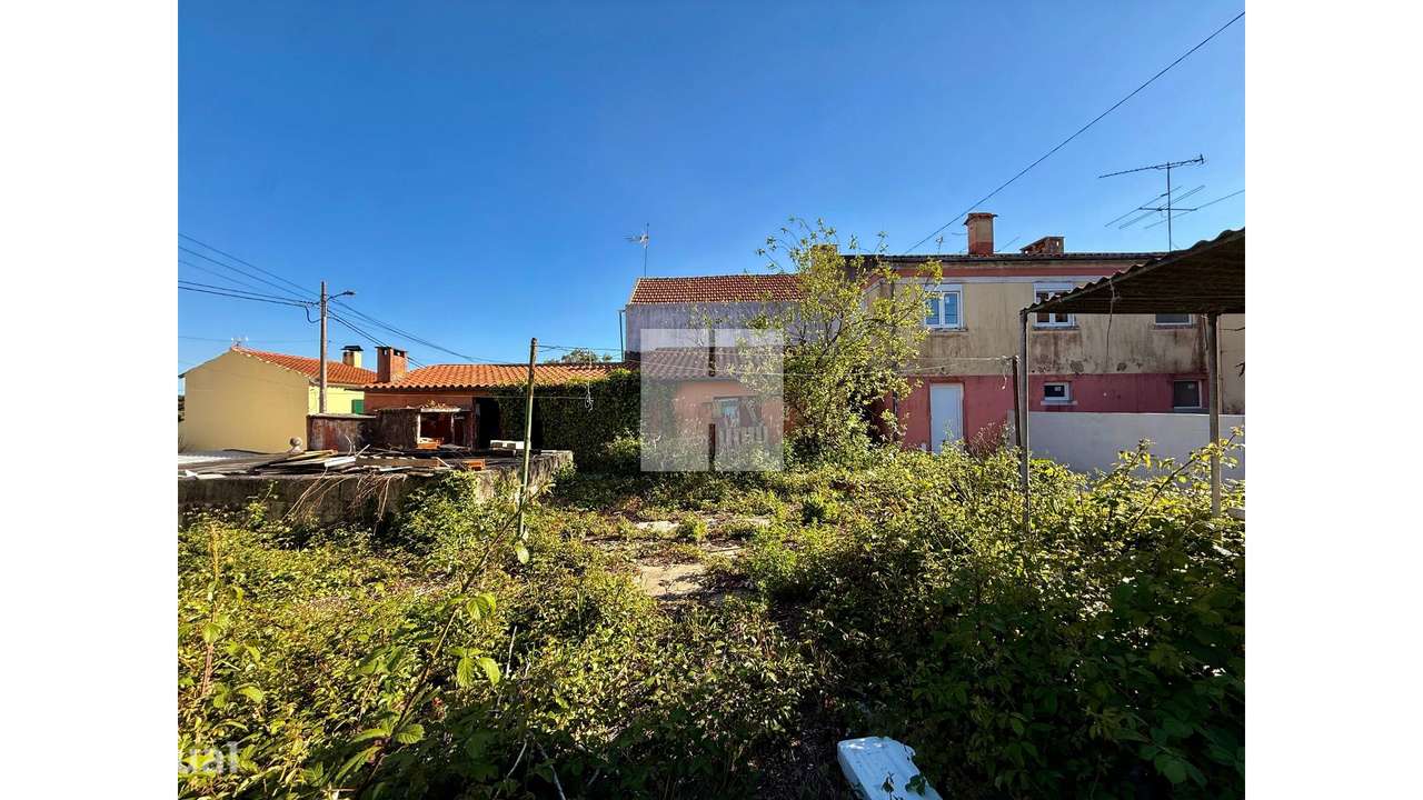 Casa com Jardim e GaragemT2+1 - Grande imagem: 2/35