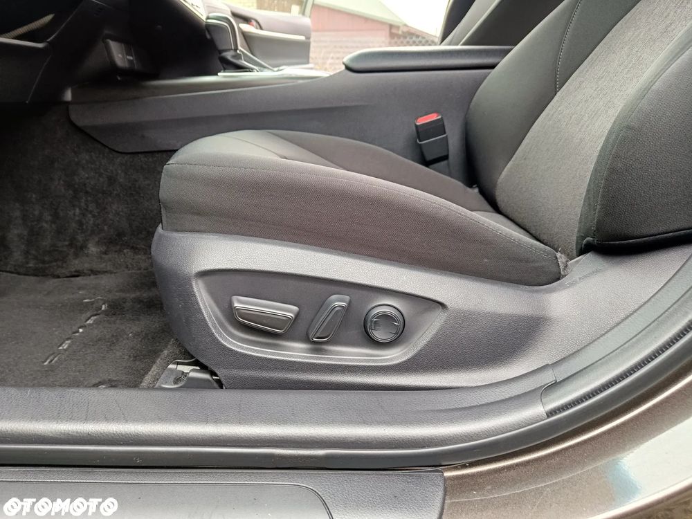 Toyota Camry 2.5 Hybrid Comfort CVT - 17