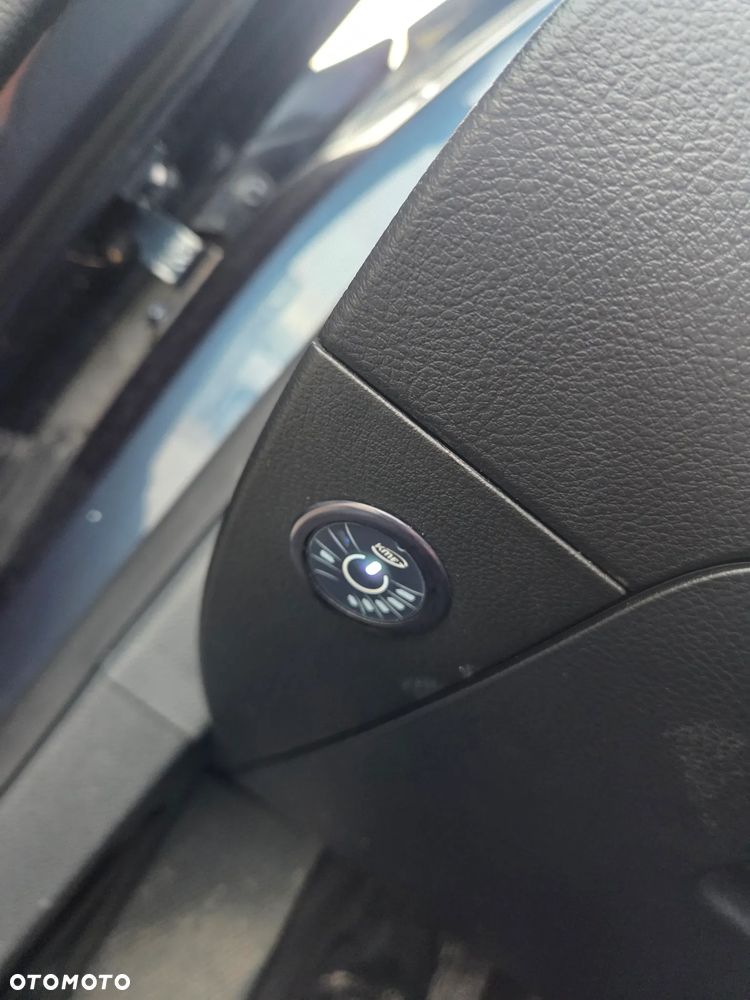 Volkswagen Passat 1.6 Comfortline - 13