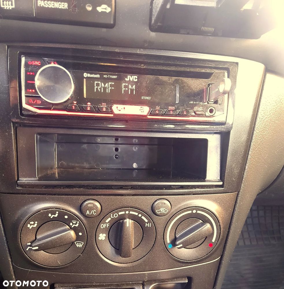 Toyota Avensis 1.8 VVT-i Luna - 25