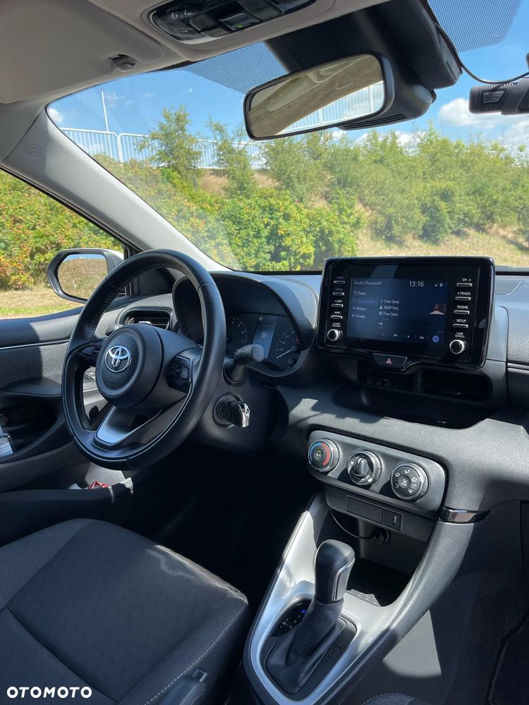 Toyota Yaris 1.5 Comfort CVT - 12