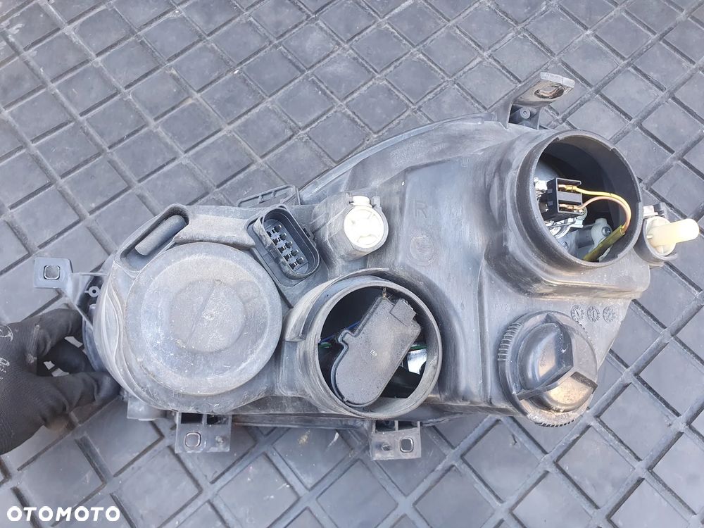 Volkswagen Polo III 6N 6N2 6NF Lampa przednia 20A385 TYC - 4
