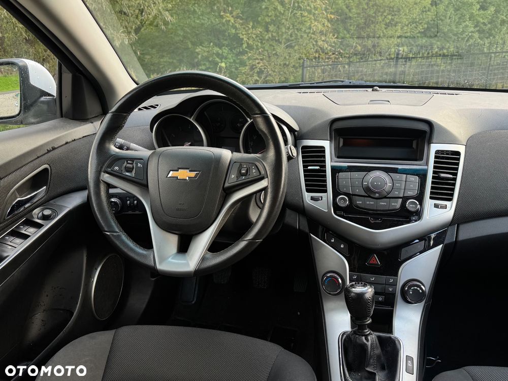 Chevrolet Cruze 1.6 LS - 6