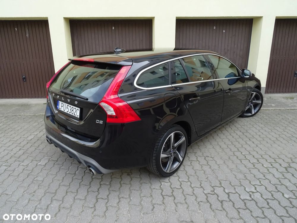 Volvo V60 D2 R-Design Momentum - 3