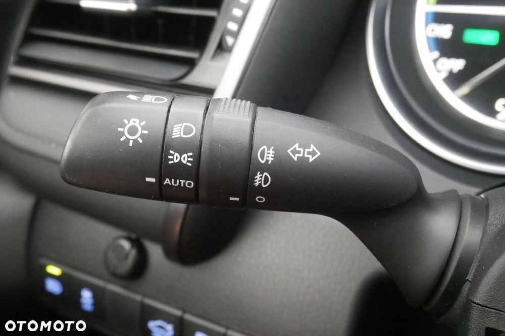 Toyota Camry 2.5 Hybrid Comfort CVT - 23