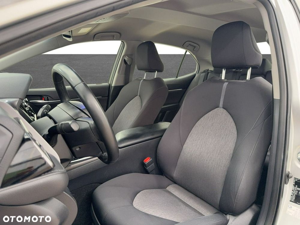 Toyota Camry - 10